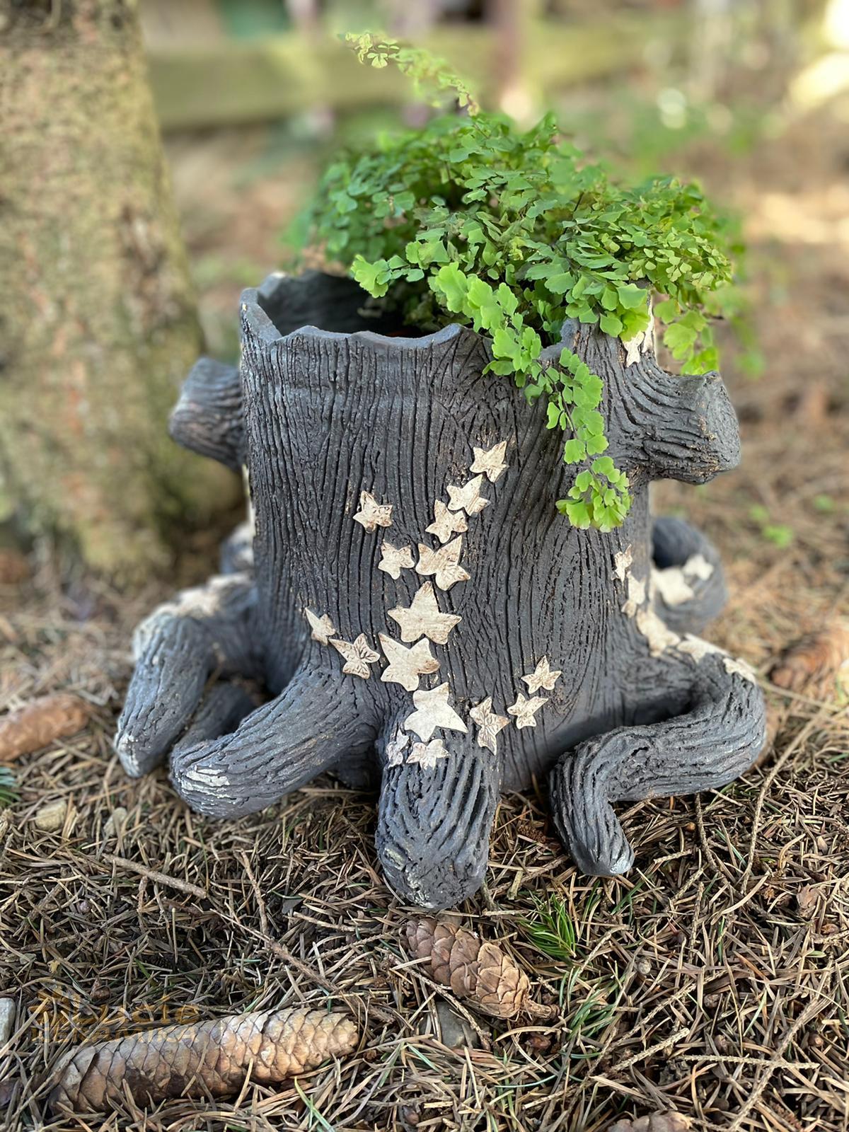 Pařez květináč s břečťanem 20 cm
