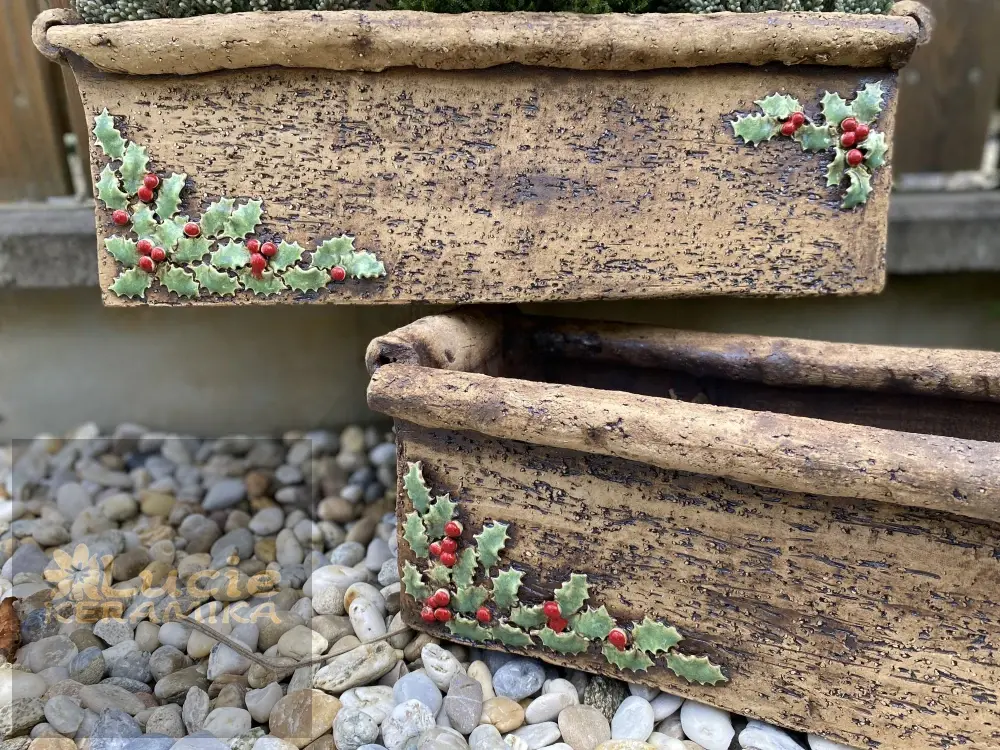 Truhlík  55 cm hrubý šamot  s cesmínkou a přírodní kytičkou 