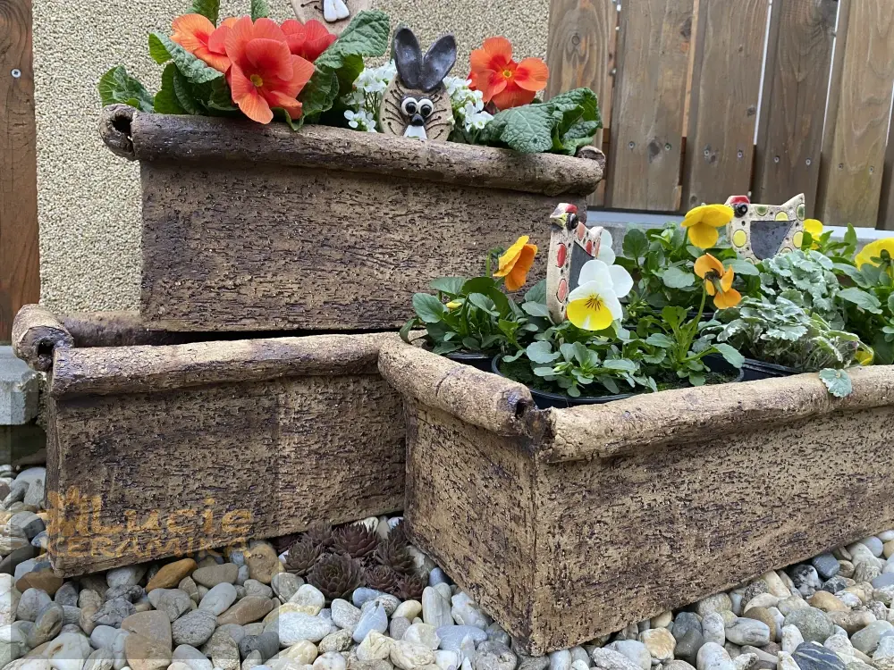 Truhlík 25 cm z hrubého šamotu